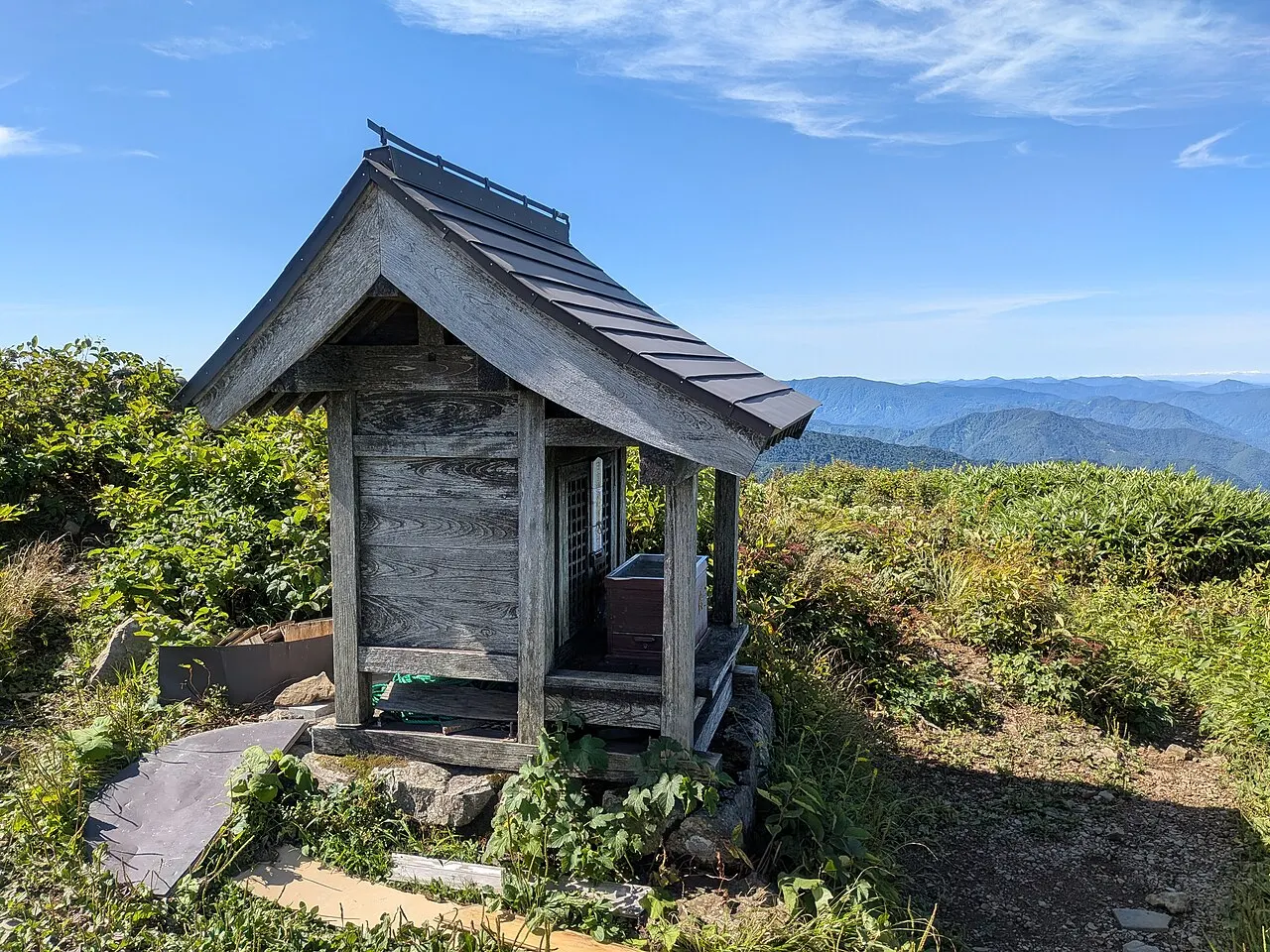 荒島岳山頂の荒島神社