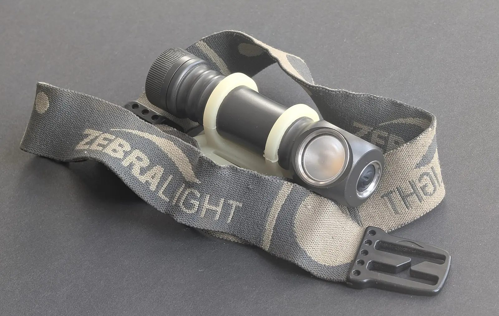 ヘッドバンドが付いた小型のLEDヘッドランプ