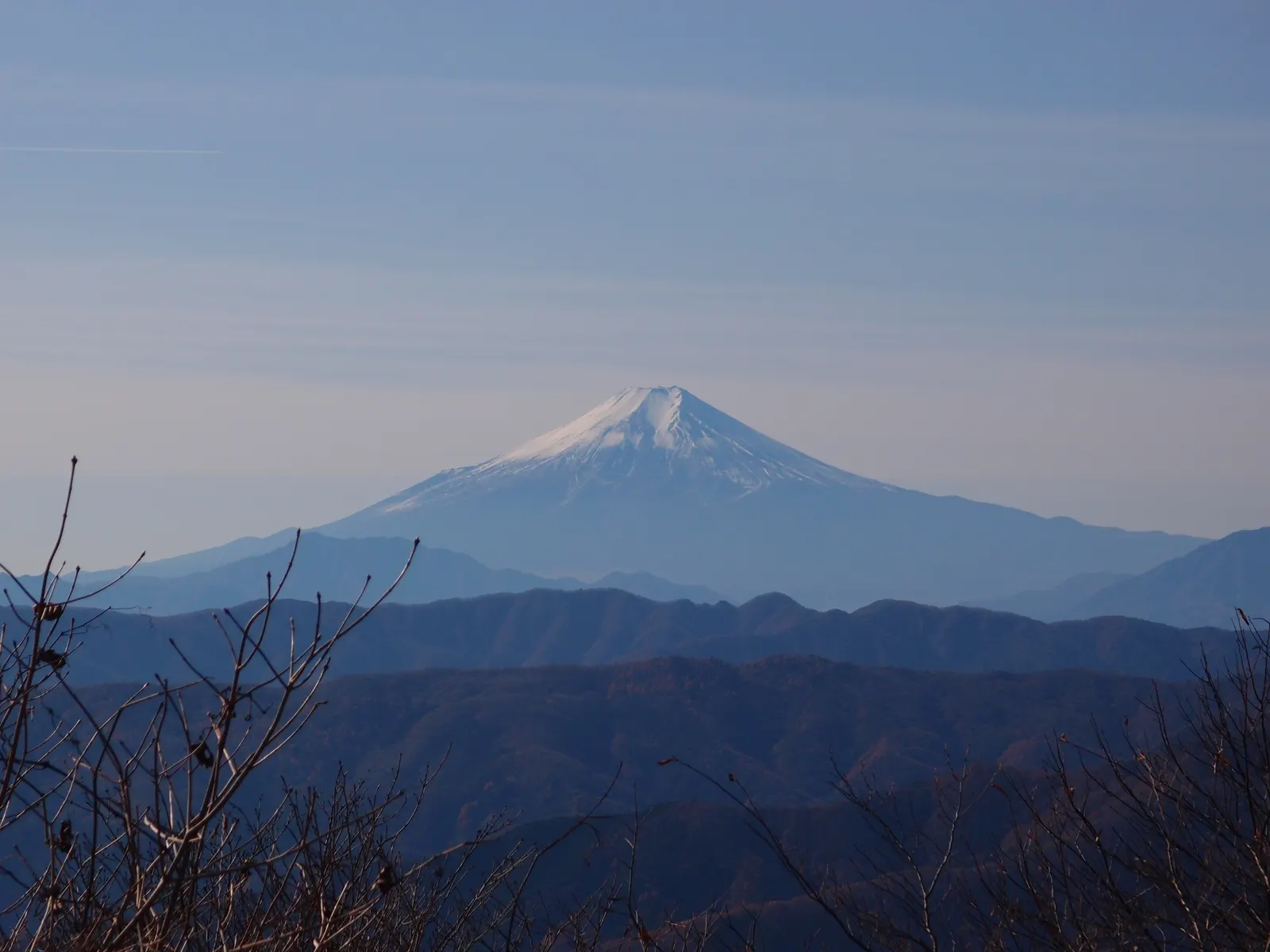 御前山山頂付近から見た富士山