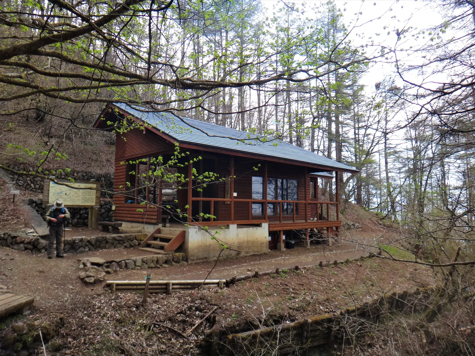 御前山避難小屋