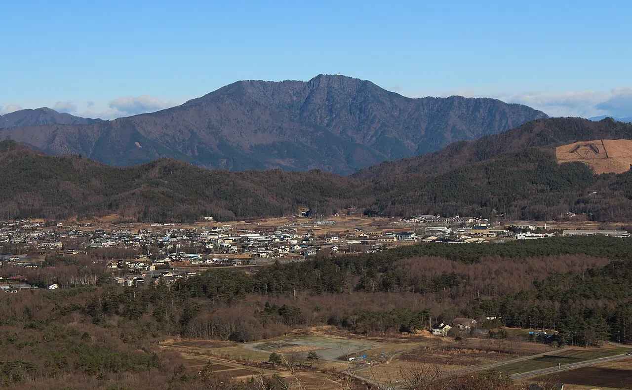 ホテルマウント富士から見た三ツ峠山