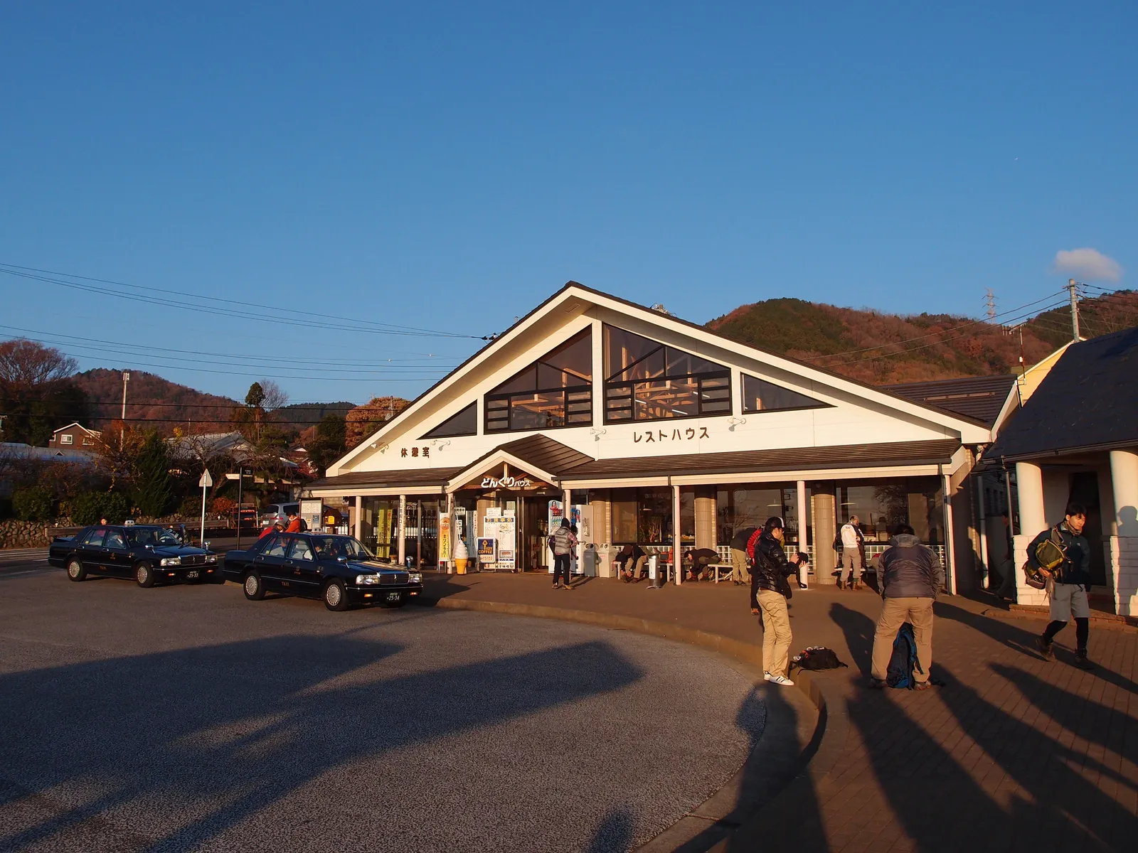 大倉バス停前の建物