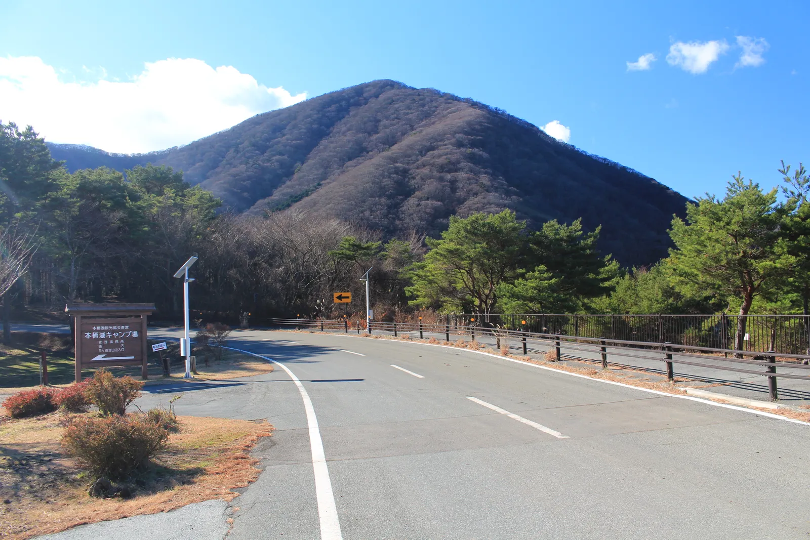 本栖湖キャンプ場から見上げた竜ヶ岳