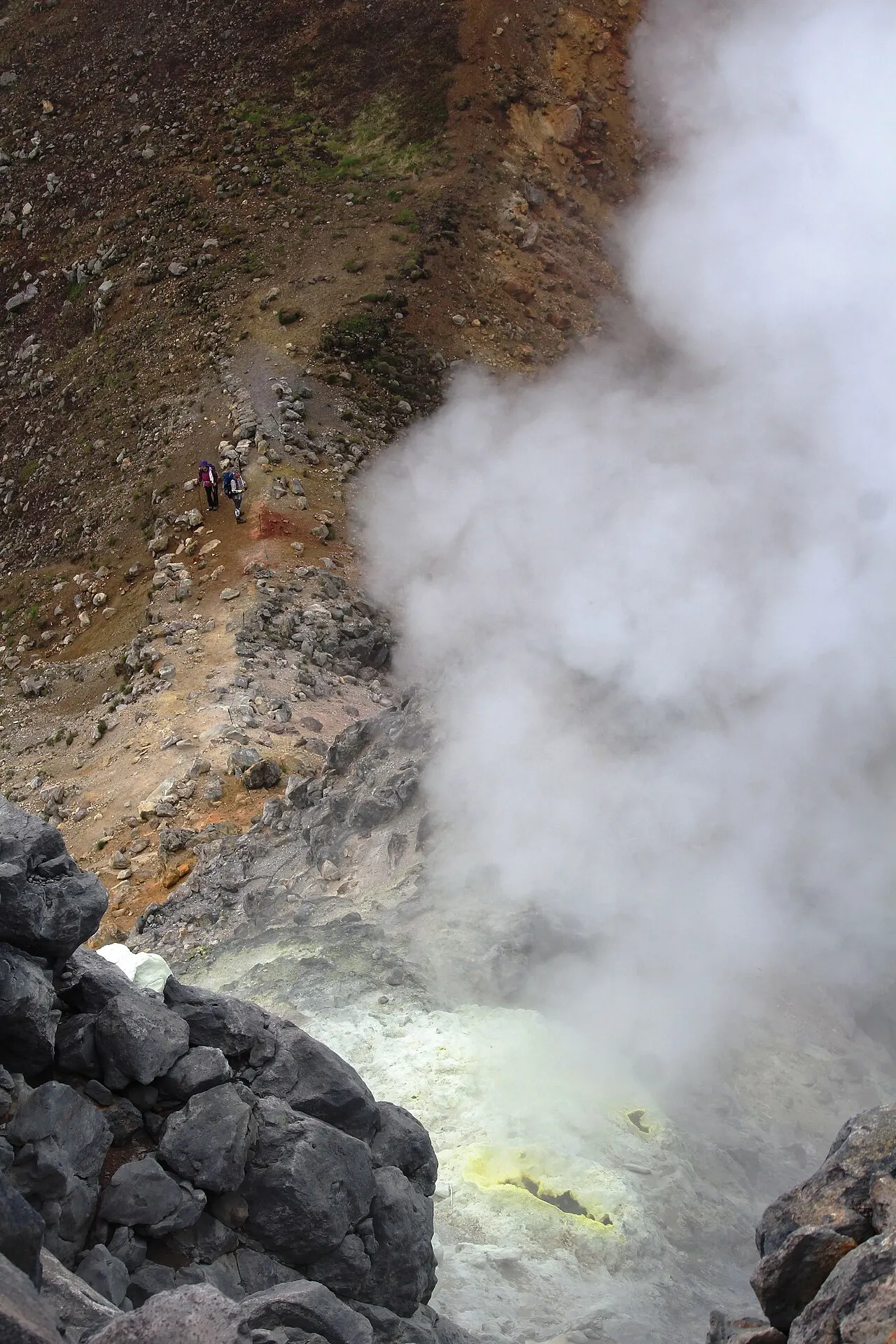 焼岳山頂付近の噴気